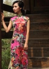 Vestido Qipao (estilo oriental) com padrões florais
