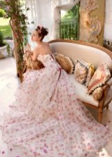 Jemné kvetinové svadobné šaty