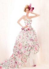 Όμορφο νυφικό φόρεμα με floral print