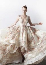 Květinový tisk výstřih svatební šaty