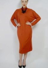 Terrakotta-Kleid von mittlerer Länge