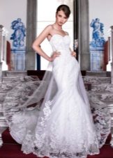 Бяла гипюрова сватбена рокля