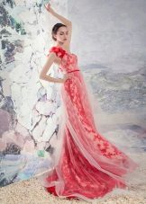 Raudona gipiūrinė vestuvinė suknelė