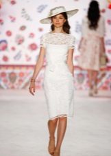 Balto nėrinių apvalkalo suknelė vidutinio ilgio