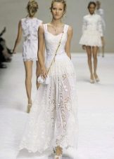 Dantelli beyaz yazlık elbise