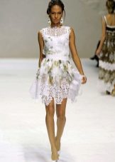 Dantelli beyaz kısa yazlık elbise