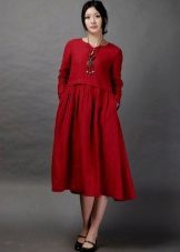 فستان من الكتان الأحمر