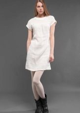 Balta trumpa lininė suknelė