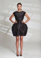 שמלת ניאופרן שחורה