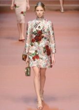 Gaun hangat dengan bunga ros Dolce Gabbana