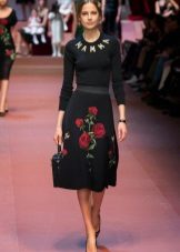 Dolce Gabbana μαύρο φόρεμα με τριαντάφυλλα