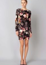 Sulfurous dress with light roses