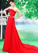 Дълга червена рокля с влак