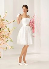 Дамска сватбена рокля в стил Одри Хепбърн