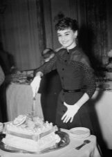 Vestido fechado Audrey Hepburn