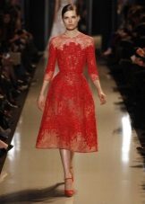 فستان الدانتيل الأحمر للعام الجديد