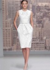 Robe de mariée en tissu moiré strict