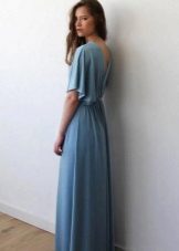 Long blue bat dress with a neckline and short sleeves