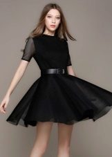 Черна рокля със слънчева пола