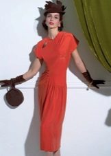 Suknelė 40-ojo amžiaus drabužių stiliaus