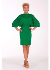 Φόρεμα με ένα μανίκι ένα πράσινο ρόπαλο