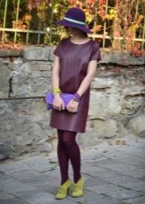 Burgundské punčocháče na šaty