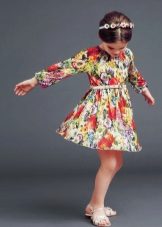 Designer nyári ruha egy lány számára