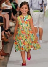 שמלה צבעונית בקיץ לילדה