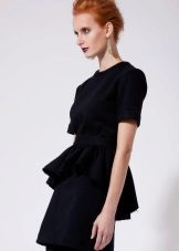 juodos avalynės suknelė