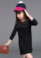 فستان أسود مستقيم لفتاة تبلغ من العمر 11 عامًا