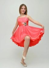 Teini-ikäinen mekko vaaleanpunainen