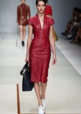 Τσάντα για κόκκινο δερμάτινο φόρεμα