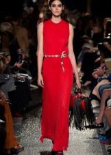 Червена чанта за рокля с червен плат