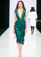 Zelené šaty s ľahkou obuvou