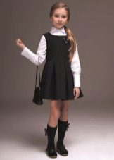 Accesorii pentru o rochie de școală pentru fete