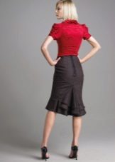 suknja s repom u odijelu poslovne žene