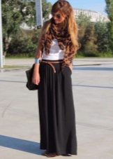 Dlouhá černá sukně na půl slunce - neformální vzhled