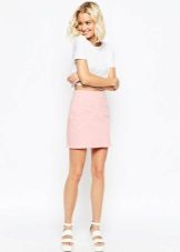 Tanka mini suknja u blijedo ružičastoj boji
