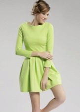 فستان أخضر فاتح قصير بأكمام طويلة