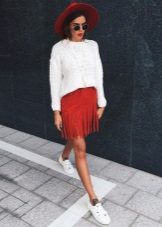 Mini suknja od crvenog obruba