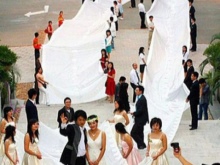 Um dos mais longos vestidos de noiva