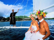 Gaun pengantin untuk upacara di Bali