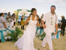 svatební šaty pro zeromony na Havaji