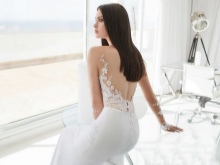 Openwork de renda decote em um vestido de noiva sexy