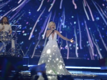 Vestido luminoso de Polina Gagarina na Eurovision 2015