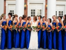 Gaun pengiring pengantin biru
