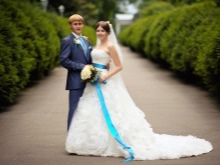 Jaunlaulāto kāzu attēls zilā krāsā