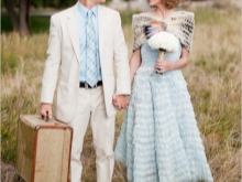 Zila kāzu kleita apvienojumā ar līgavaiņa apģērbu