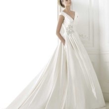فستان زفاف طويل بأسلوب الأميرة 2015