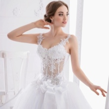 Madonos stiliaus vestuvinė suknelė